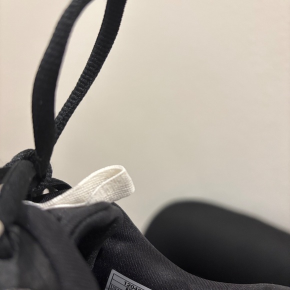 Women’s size 7 brooks sneakers white and black - Picture 6 of 6